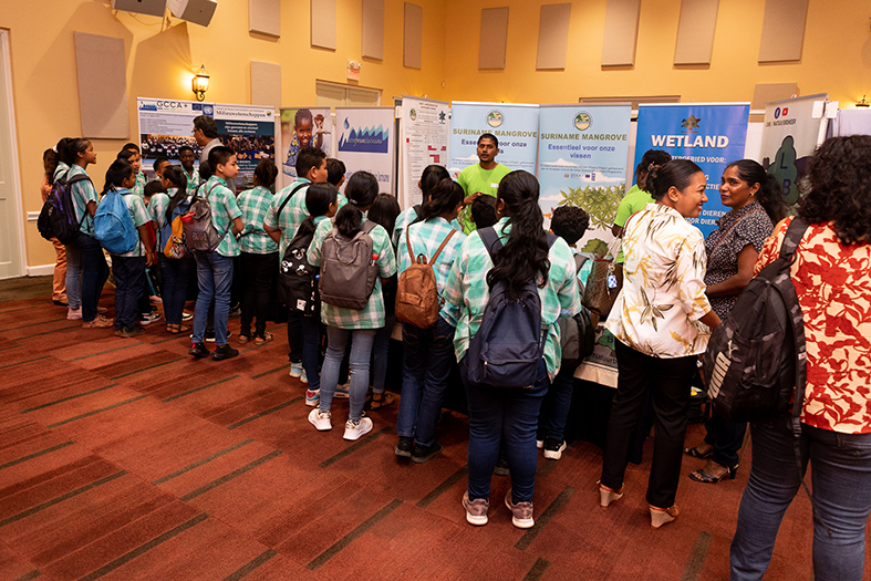 Children from primary schools enthusiastically participated, displaying their eagerness to learn and contribute to environmental conservation at the closing event in Paramaribo