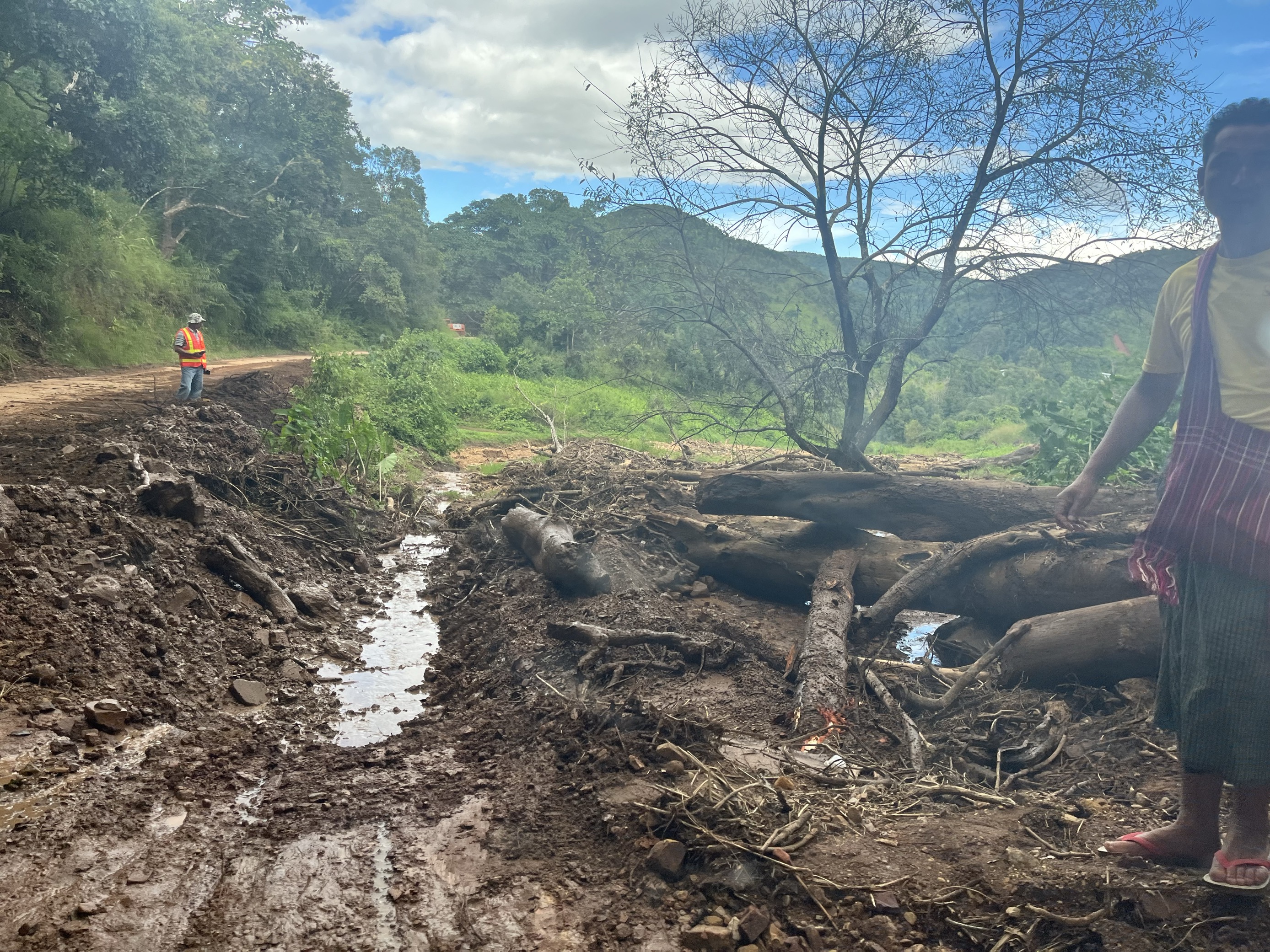 The aftermath of flooding in Kalaw, Shan State, has left the main road buried in debris, fallen trees and mud. The road is now inaccessible, hampering recovery efforts and isolating the local community.